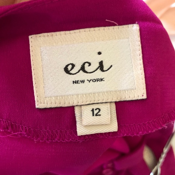 Sleeveless Ruffle Blouse - Picture 2 of 3